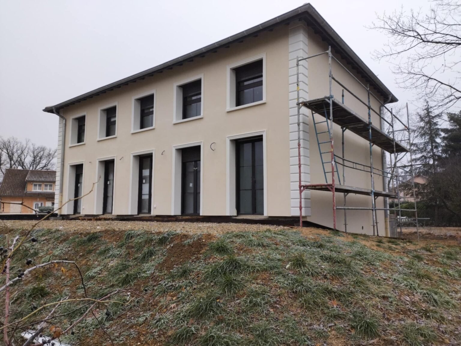 réalisation de l'enduit de façade d'une maison à marcy l'étoile